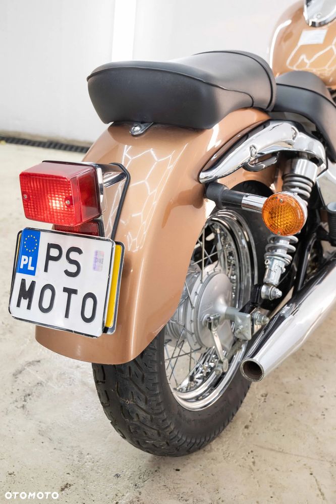 Suzuki Intruder - 17