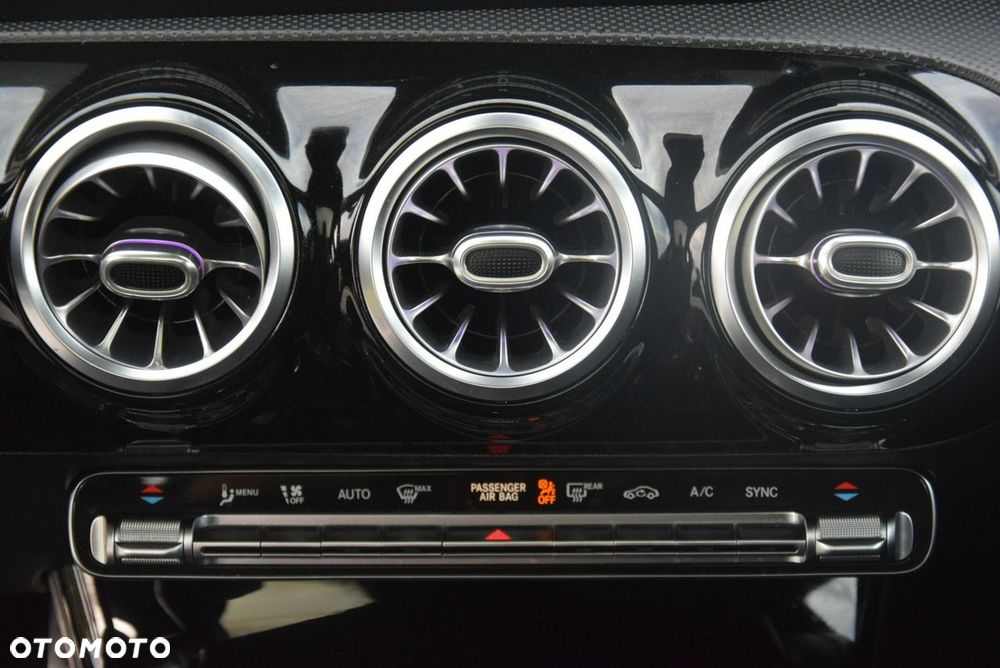 Mercedes-Benz CLA 180 7G-DCT Edition AMG Line - 35