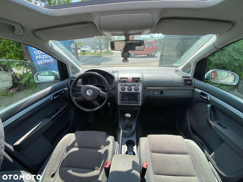 Volkswagen Touran 1.6 FSI Highline - 8