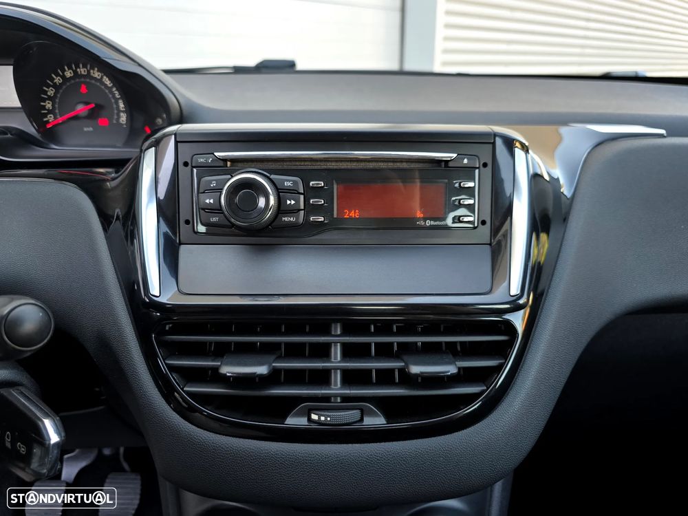 Peugeot 208 HDi 68 Access - 14