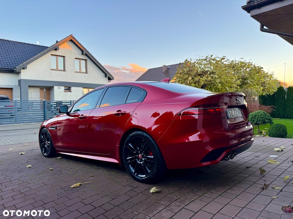 Jaguar XE D200 R-Dynamic SE - 4