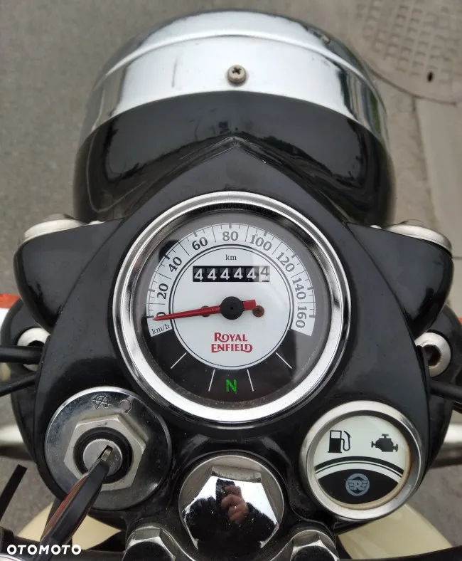 Royal Enfield Classic - 6