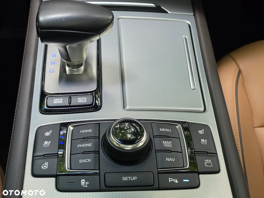 Hyundai Genesis 3.8 V6 GDI - 22
