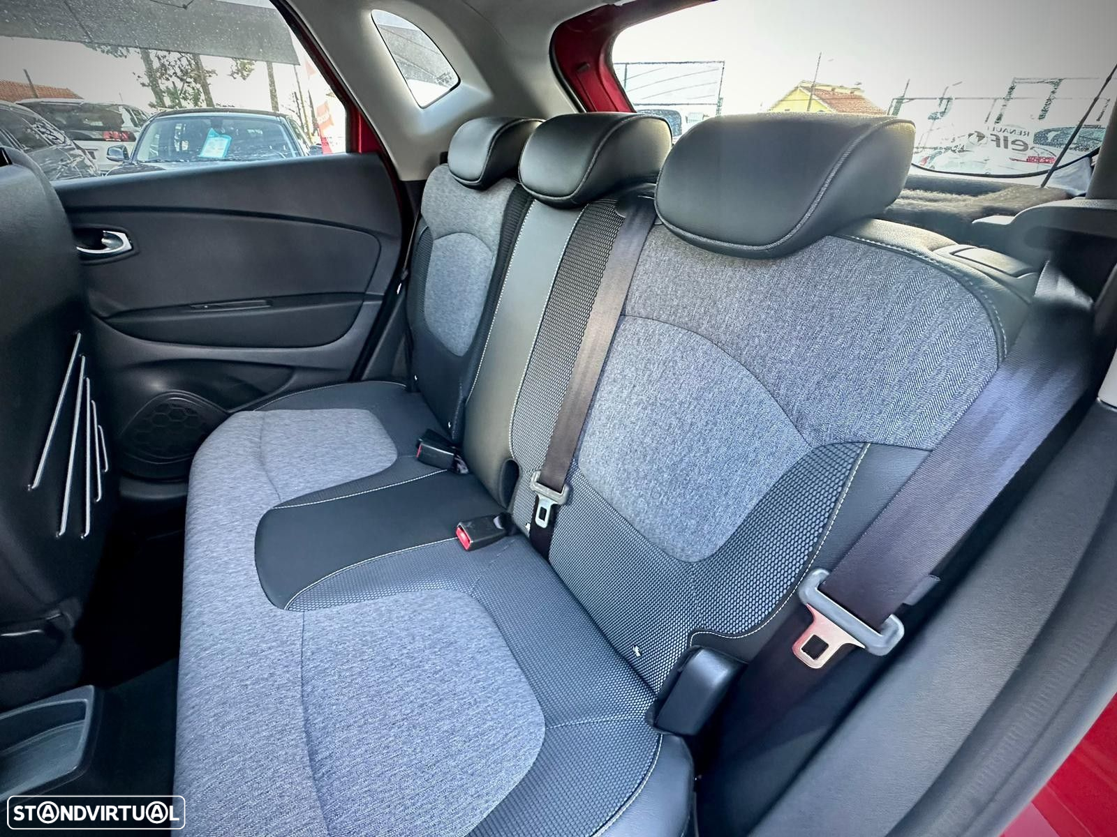 Renault Captur 0.9 TCE Helly Hansen - 13