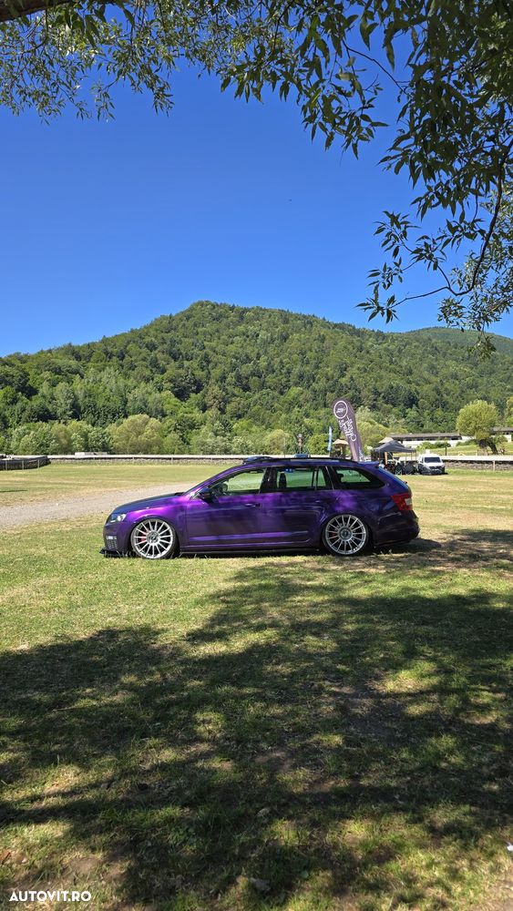 Skoda Octavia Combi 2.0 TDI DSG RS - 8