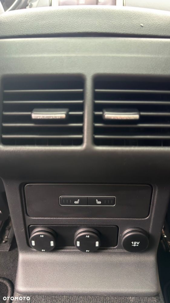 Jaguar F-Pace 2.0 i4D AWD R-Sport - 28