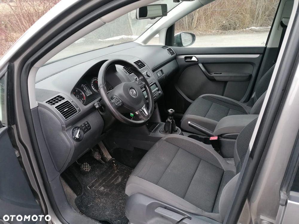 Volkswagen Touran - 15