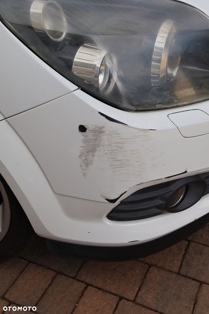 Opel Astra 2.0 T Cosmo - 8