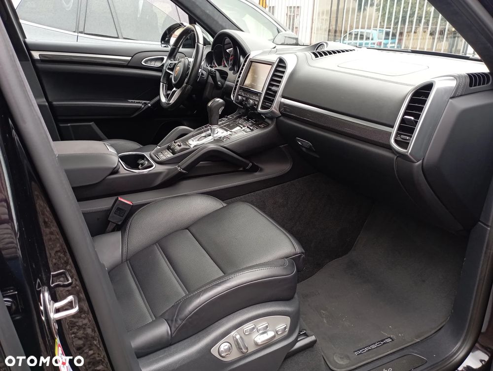 Porsche Cayenne Turbo - 10