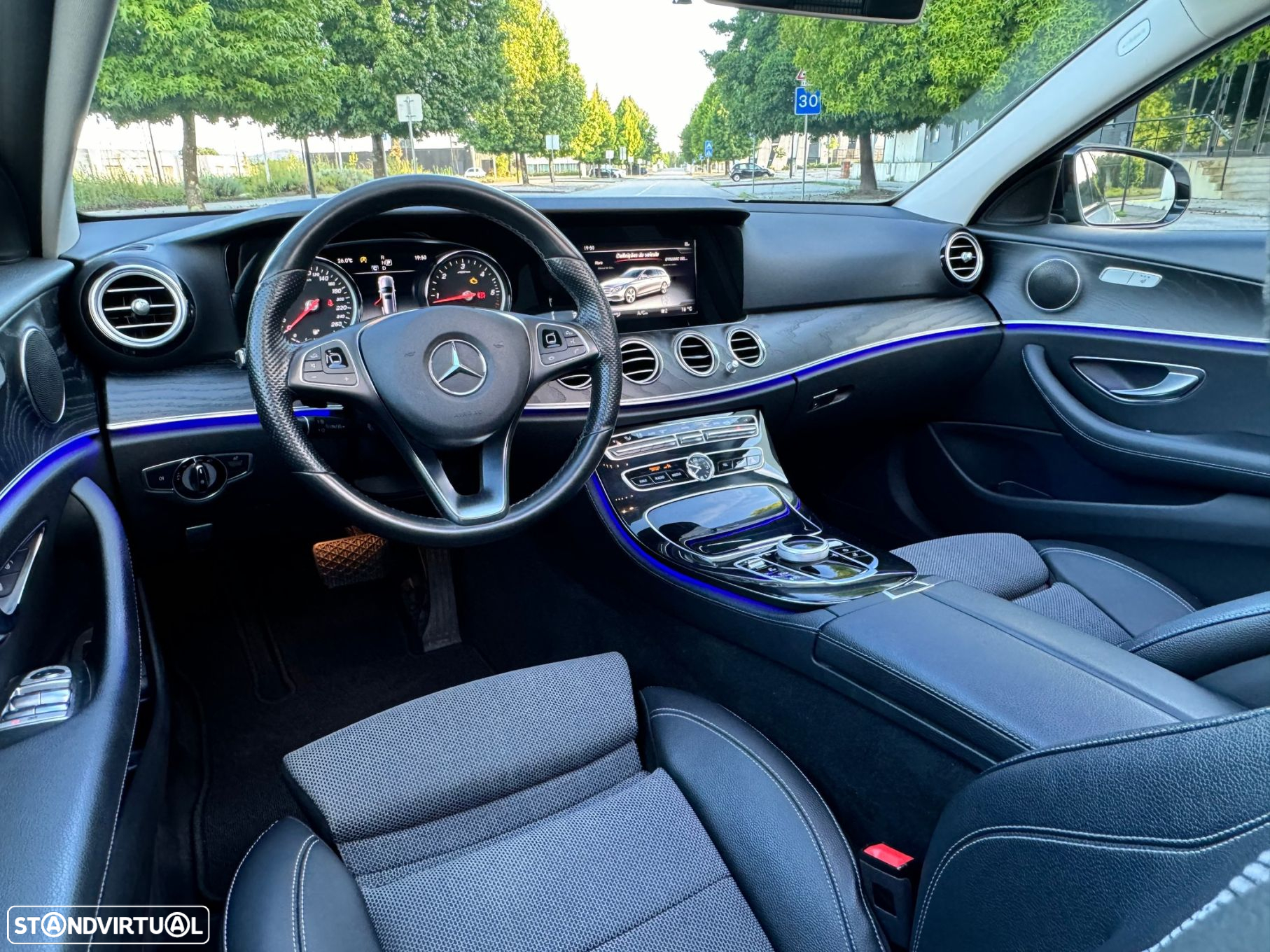 Mercedes-Benz E 220 d Avantgarde+ - 22