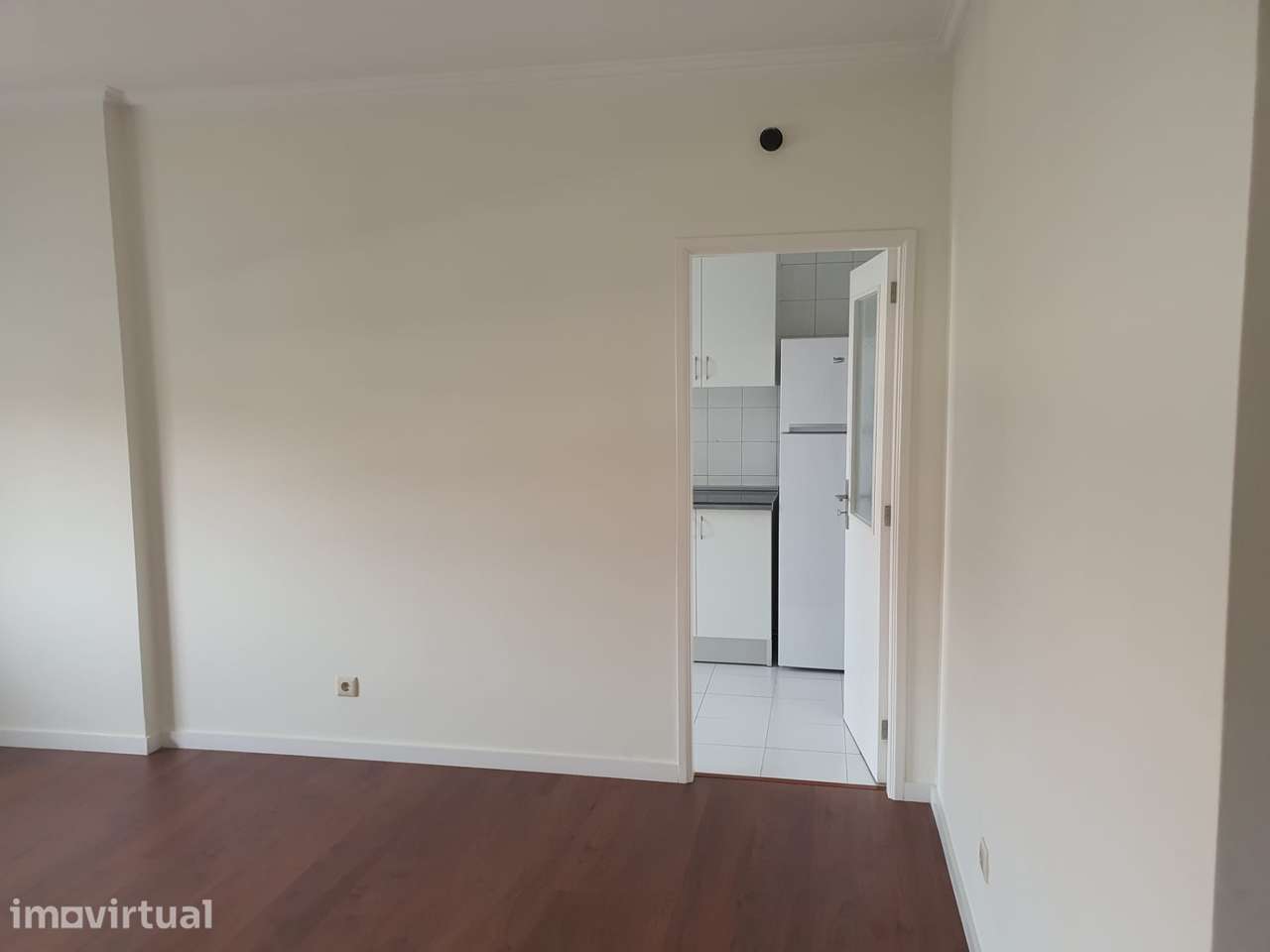Apartamento T1 na Circunvalação - Grande imagem: 2/17