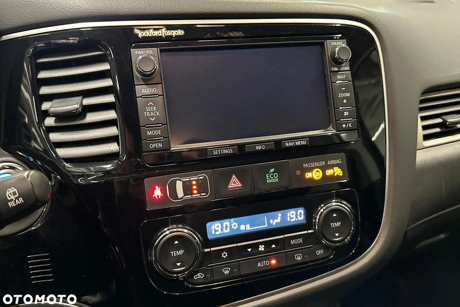 Mitsubishi Outlander 2.0 4WD Plug-In Hybrid - 10