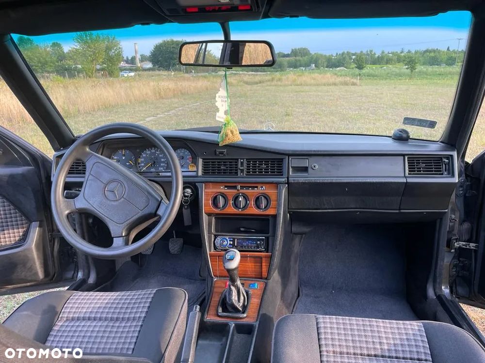 Mercedes-Benz W201 (190) - 2