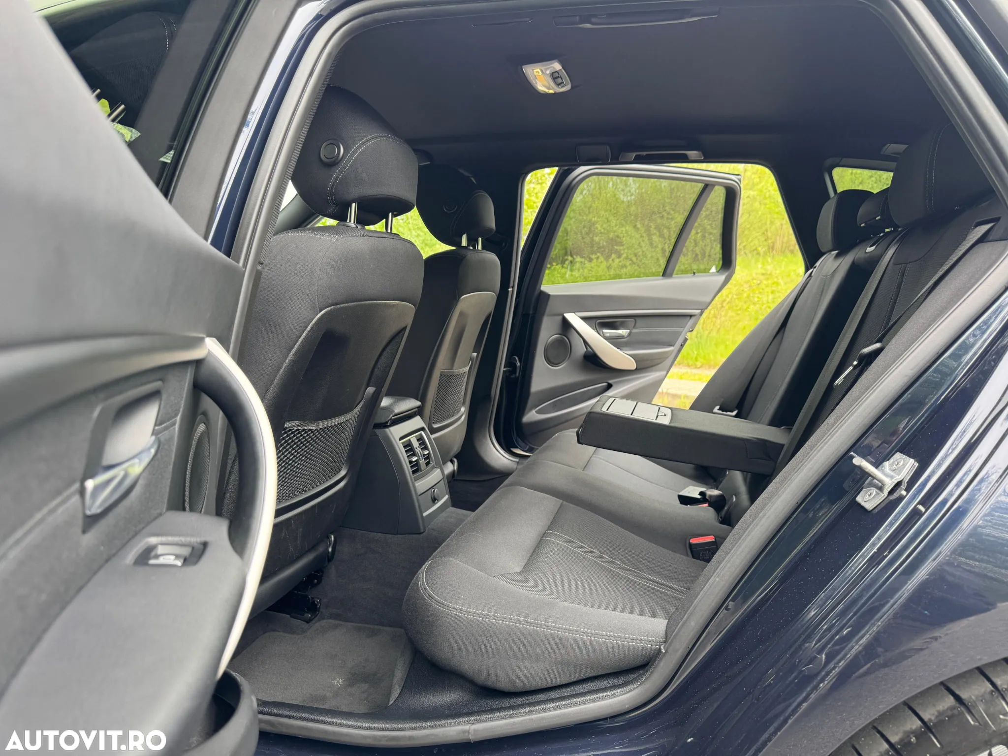 BMW Seria 3 320d Touring Aut. Efficient Dynamics Edition - 30