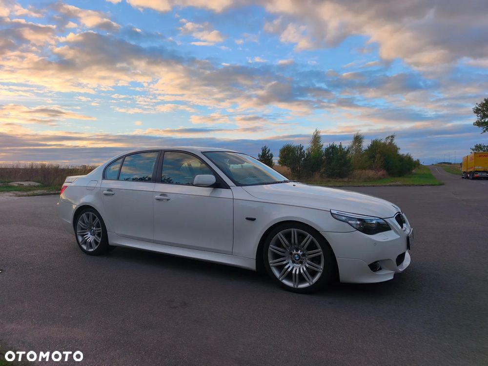 BMW 5 Series 2009 photo 2