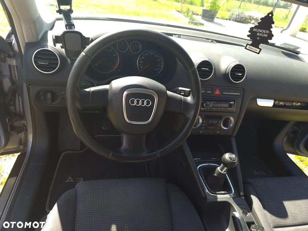 Audi A3 3-drzwiowe 1.6 FSI Ambiente - 10
