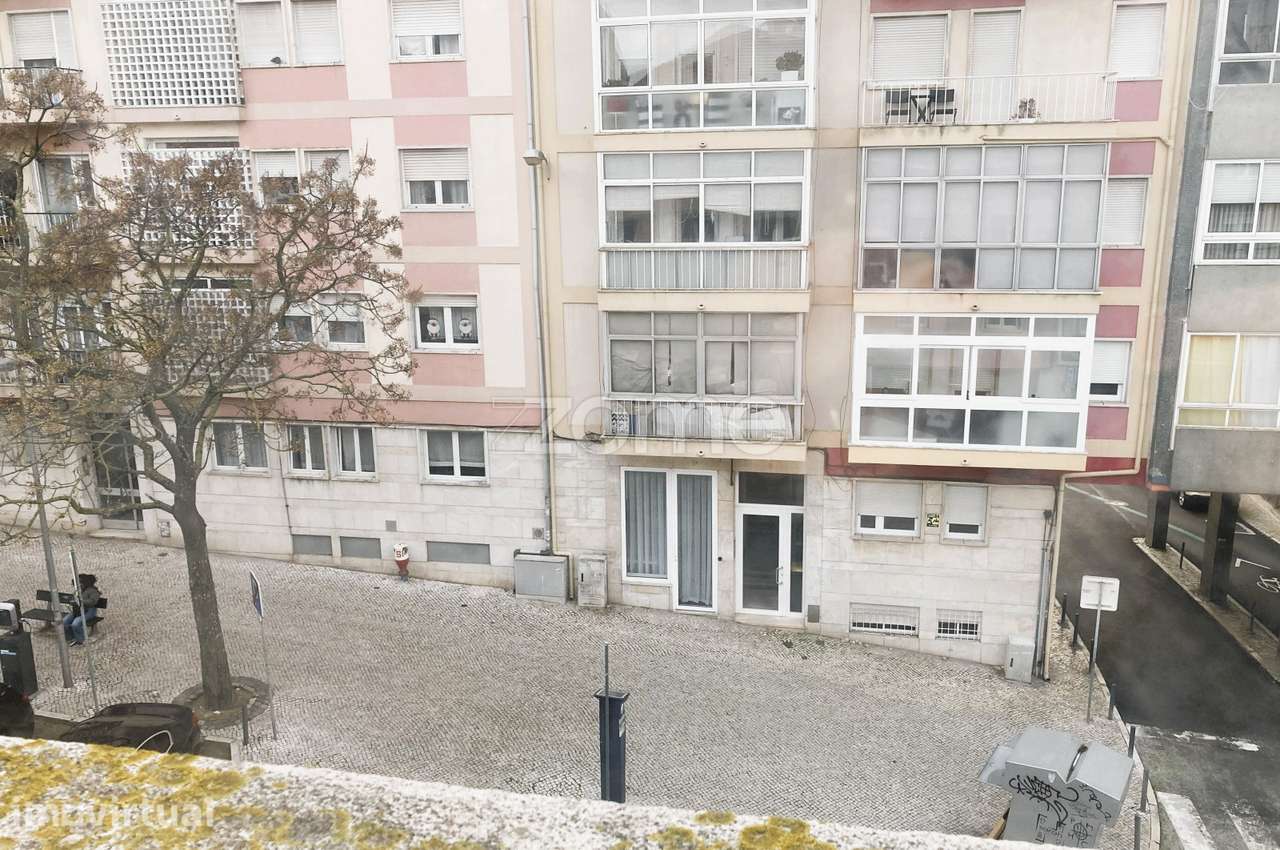 Apartamento T4 em Campolide - Grande imagem: 2/13