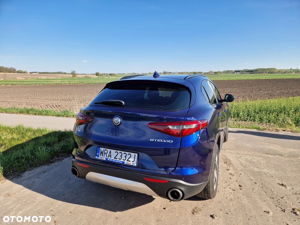 Alfa Romeo Stelvio 2.0 Turbo 16V AT8-Q4 Ti - 4