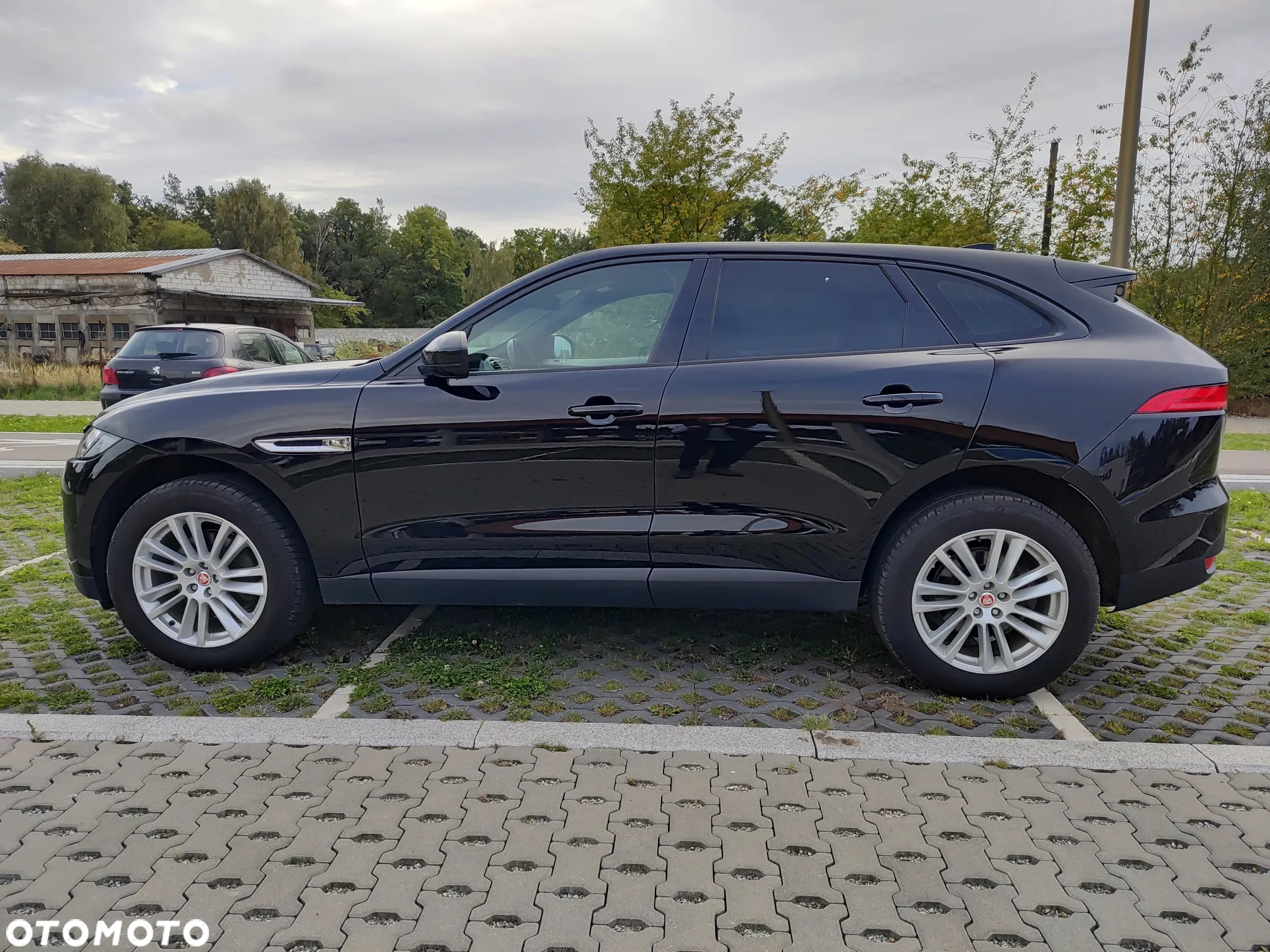 Jaguar F-Pace 2.0 i4D AWD Pure - 10