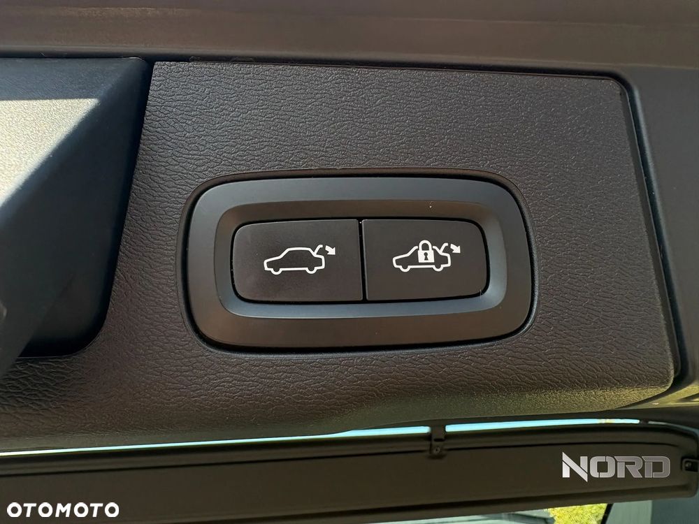 Volvo XC 60 T6 Plug-In Hybrid AWD Core - 20