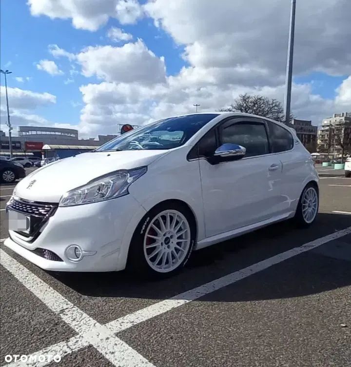 Peugeot 208 1.6 THP GTi - 1