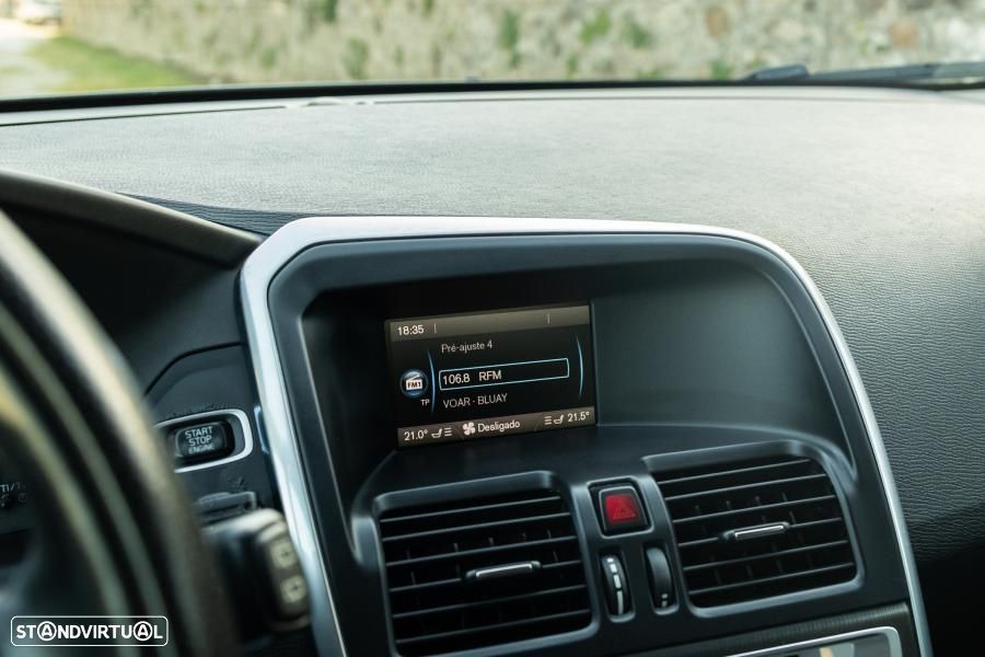 Volvo XC 60 2.0 D3 Drive R-Design 85 Anos Start/Stop - 40