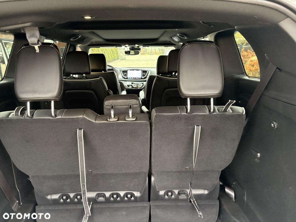 Chrysler Pacifica - 21