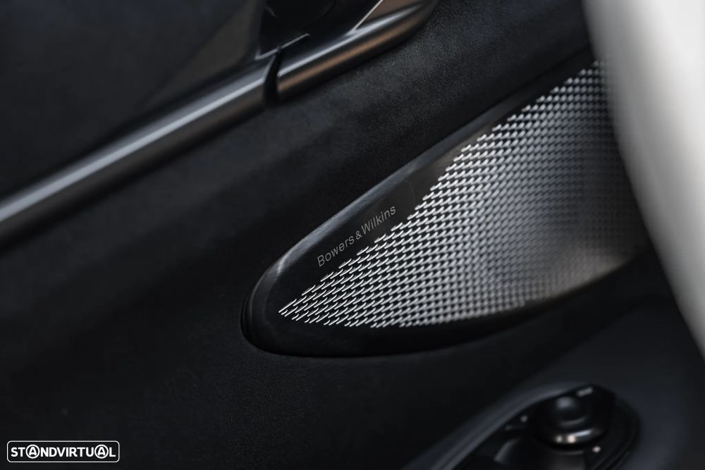 Aston Martin Vantage Coupe - 16