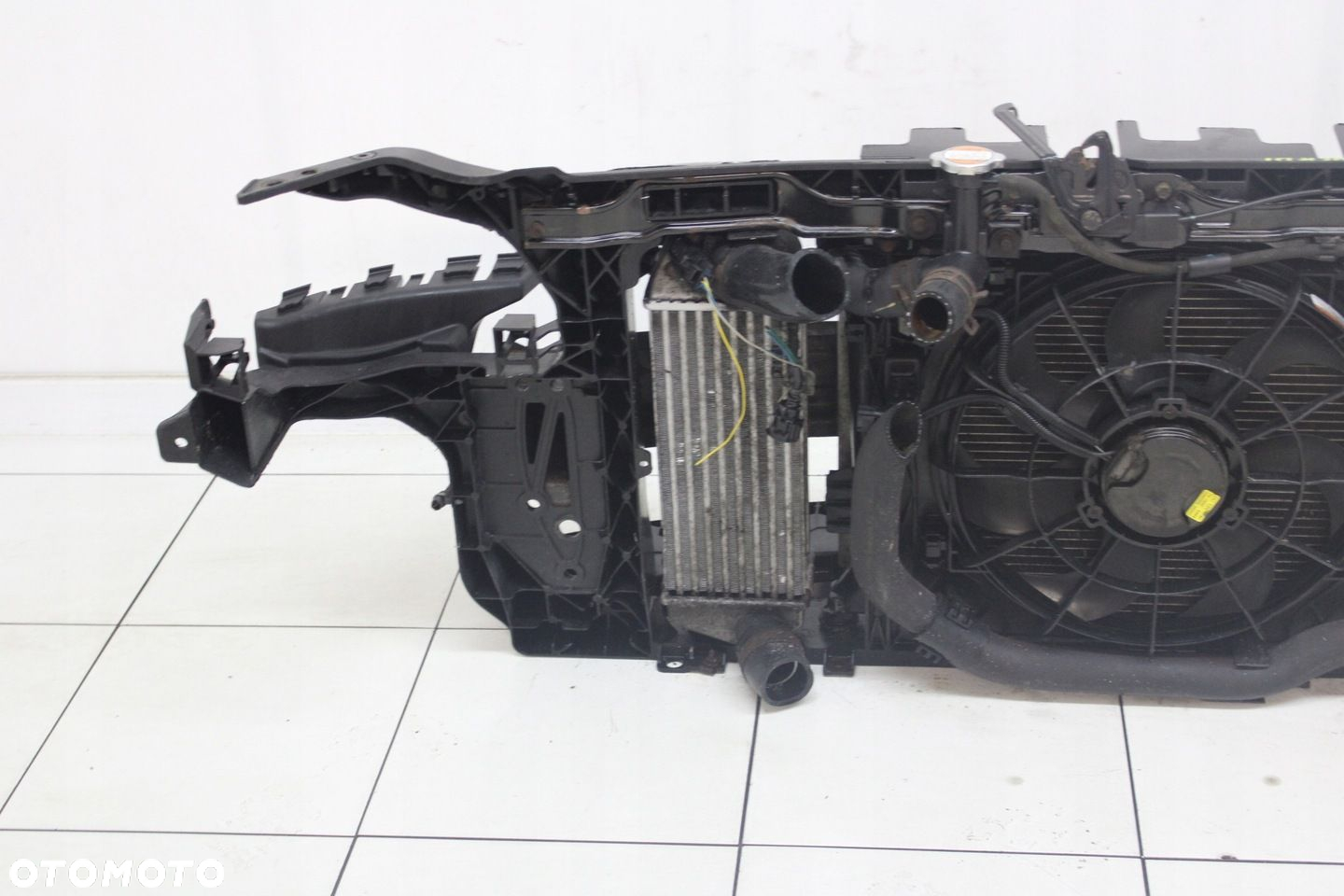 PAS PRZEDNI WZMOCNIENIE CHŁODNICE HYUNDAI i20 2008R- 1.4 CRDI - 10