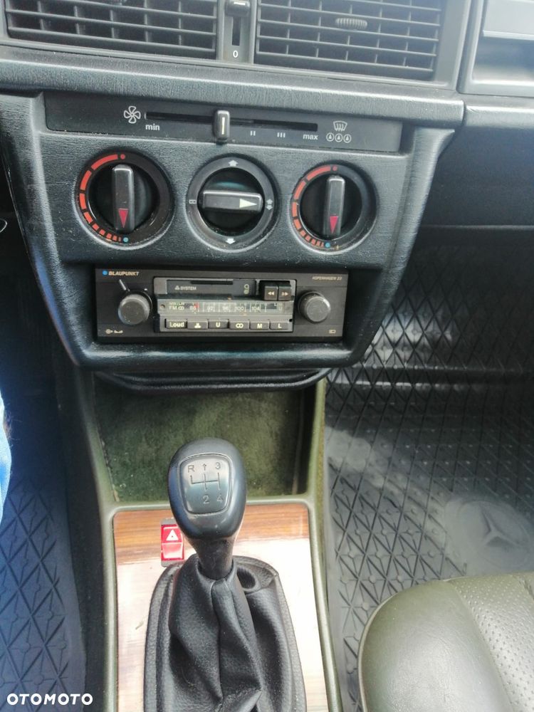 Mercedes-Benz W201 (190) - 5