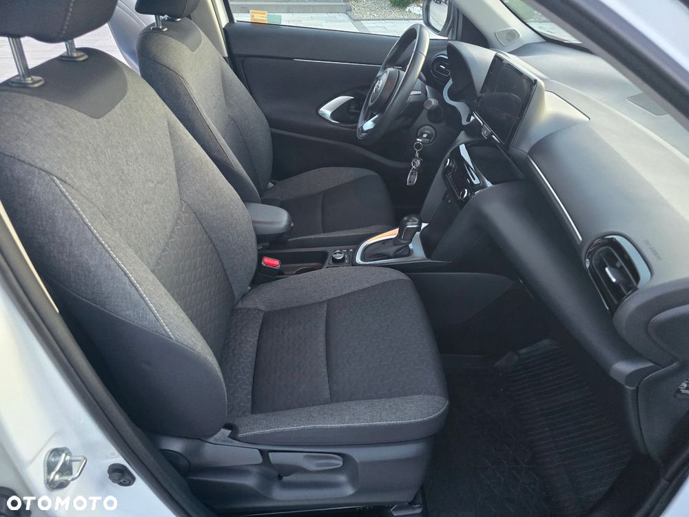 Toyota Yaris Cross Hybrid 1.5 Comfort 4x4 - 35