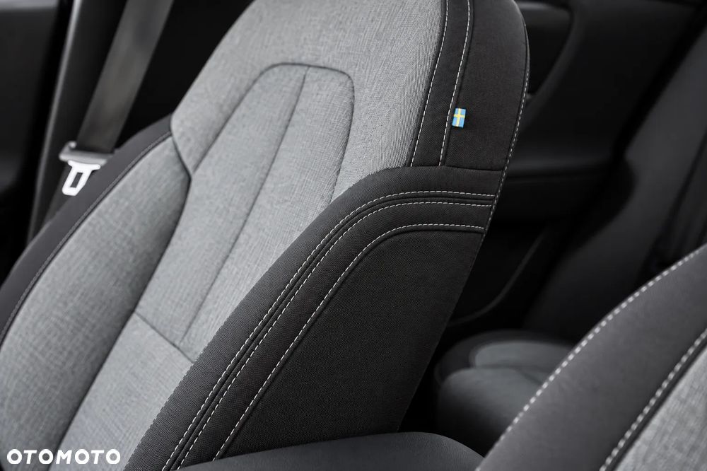 Volvo XC 40 T3 Momentum Pro - 33
