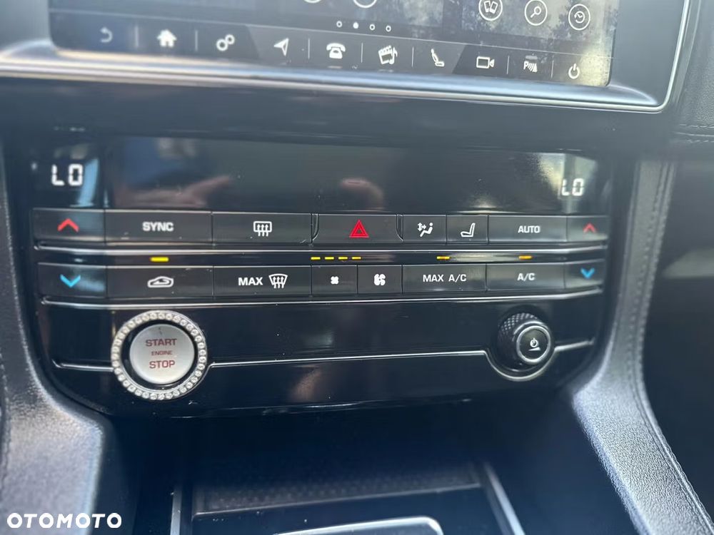 Jaguar F-Pace 25t AWD Prestige - 16