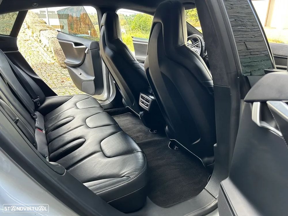Tesla Model S - 18