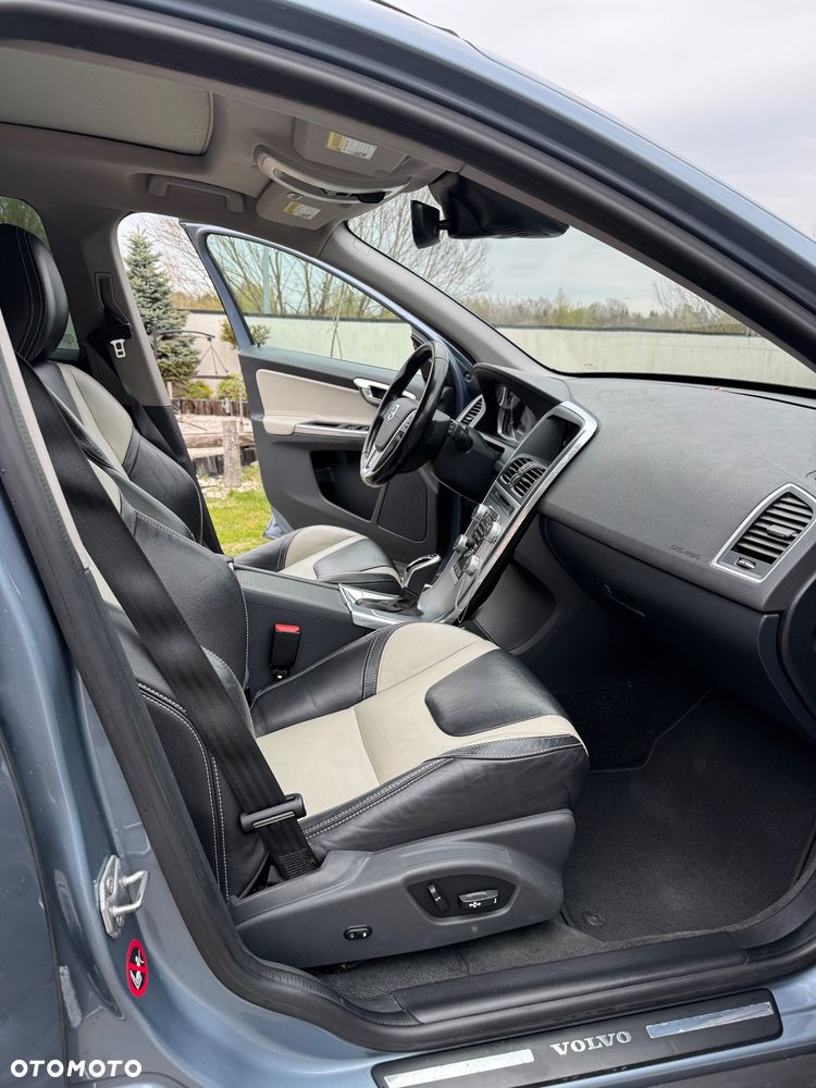 Volvo XC 60 T6 Drive-E R-Design Summum - 11