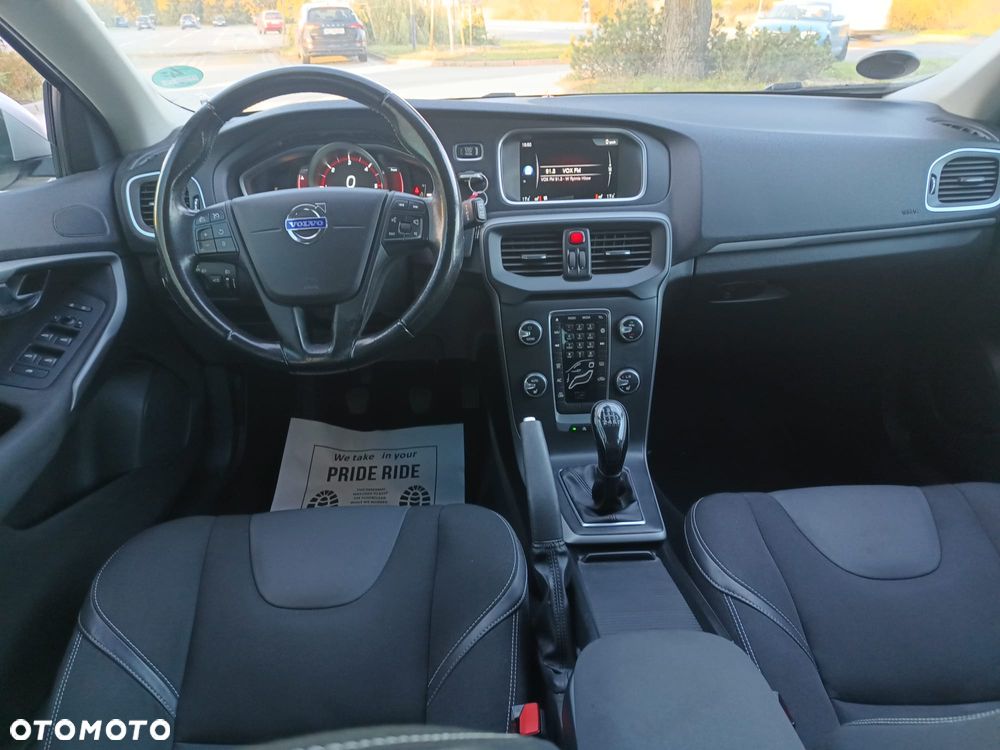 Volvo V40 D4 Momentum - 11