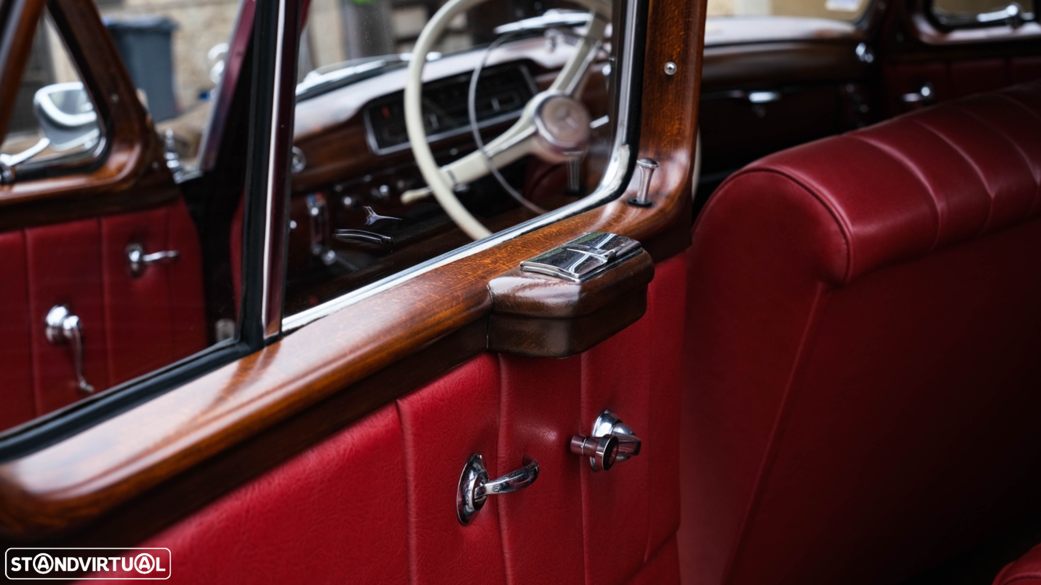Mercedes-Benz 220 - 17