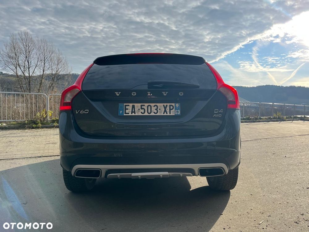 Volvo V60 Cross Country D4 AWD Geartronic Summum - 8