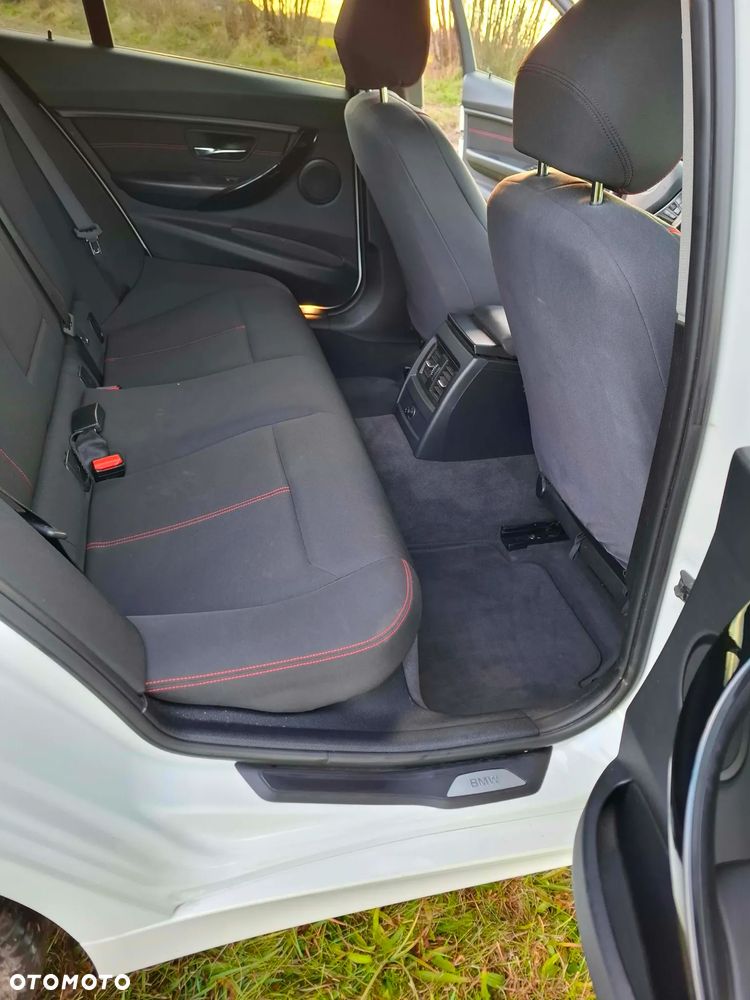 BMW Seria 3 318d Sport Line - 14