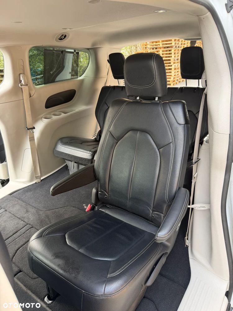 Chrysler Pacifica - 8