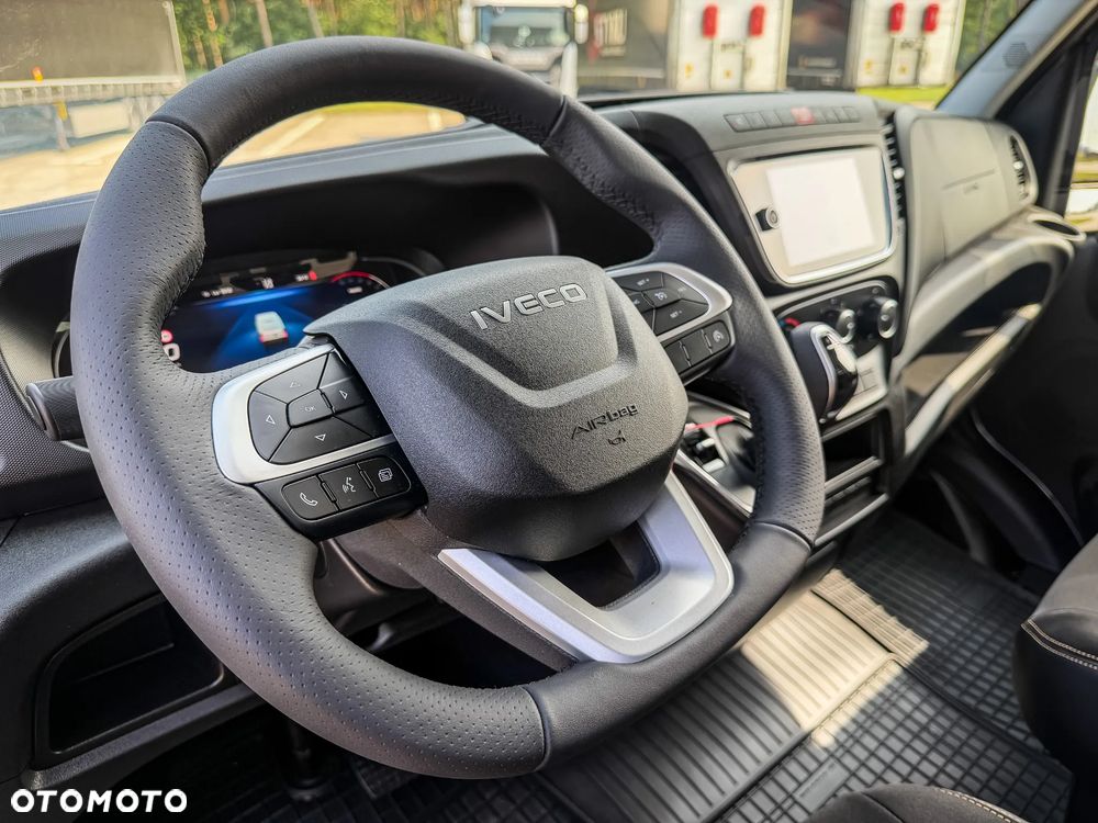 Iveco Daily 35S16A8 V - Furgon Brygadowy 7 osobowy 50 Lecie IVECO od ręki - 36