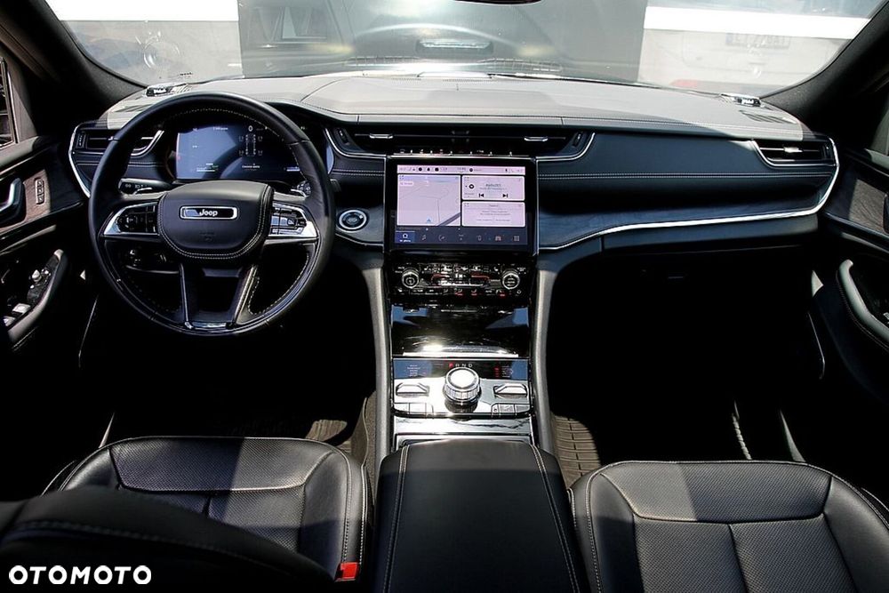 Jeep Grand Cherokee - 23
