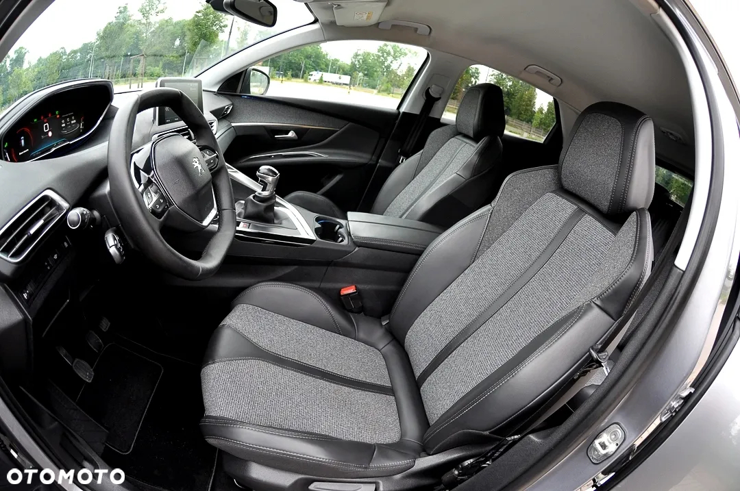 Peugeot 3008 1.2 PureTech Allure S&S - 18