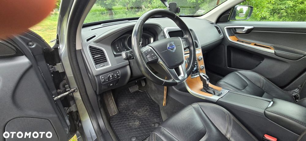 Volvo XC 60 D4 R-Design - 27