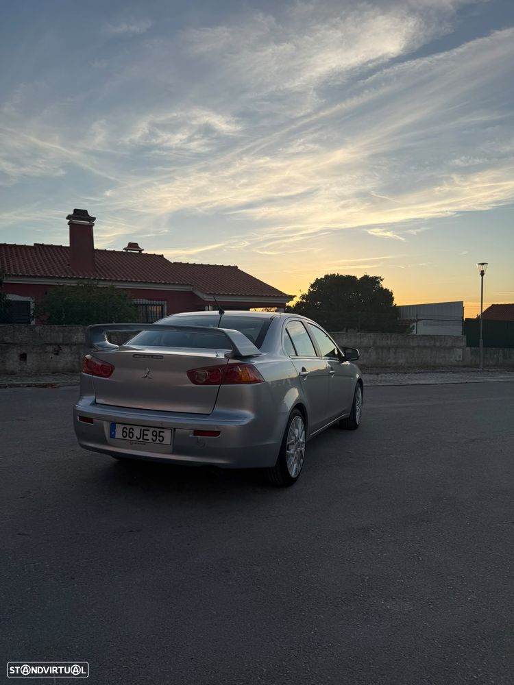 Mitsubishi Lancer 1.5 Invite - 3