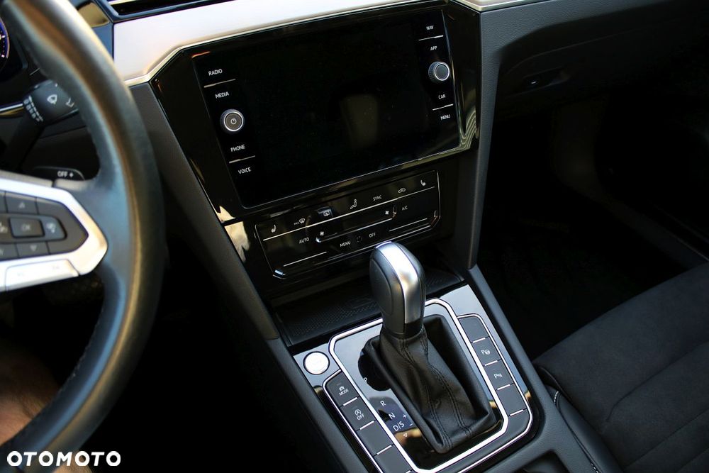 Volkswagen Passat Variant 2.0 TDI SCR Elegance DSG - 22