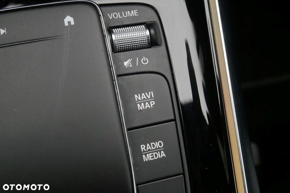 Mercedes-Benz GLB - 24