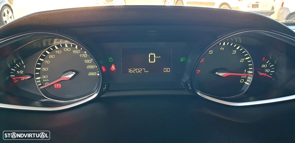 Peugeot 308 1.2 PureTech Allure - 26