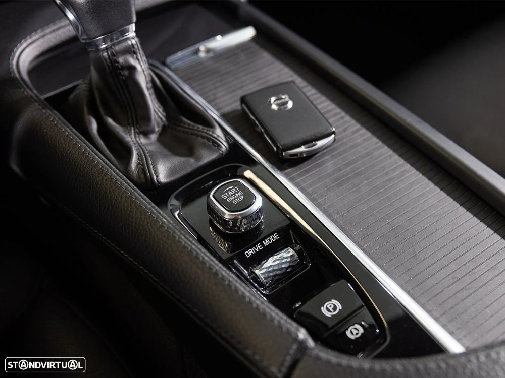 Volvo V90 2.0 D5 Momentum AWD Geartronic - 24