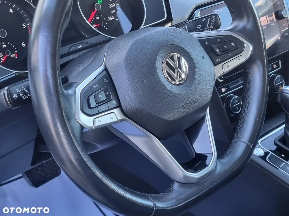 Volkswagen Passat - 19